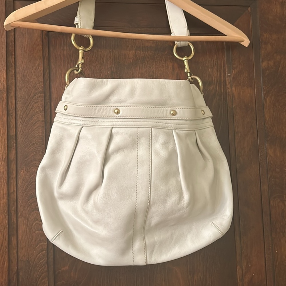 COACH white leather bag with gold hardware. - Picture 3 of 9